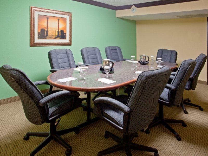 Crowne Plaza Suites Houston - Near Sugar Land Зручності фото