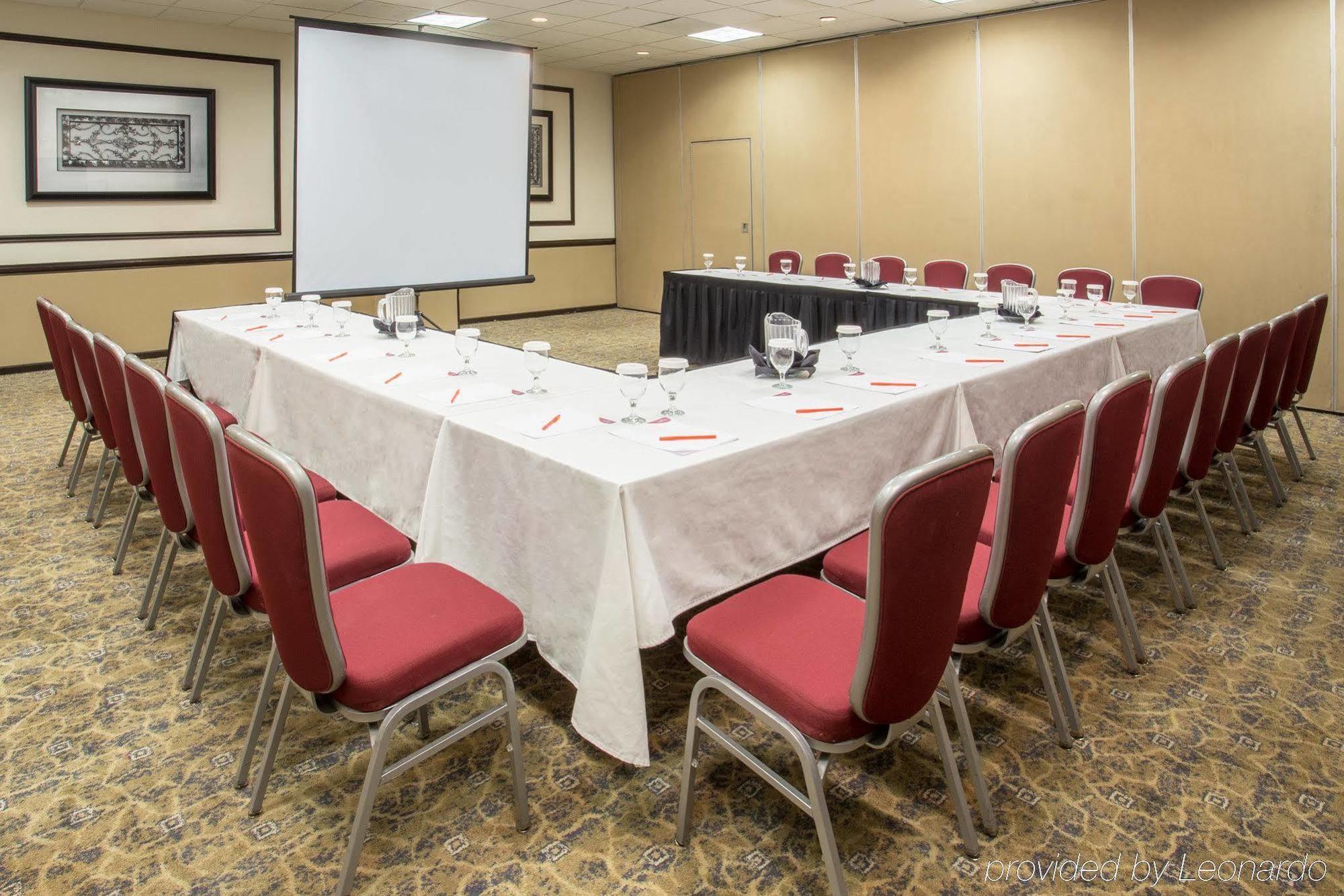 Crowne Plaza Suites Houston - Near Sugar Land Екстер'єр фото
