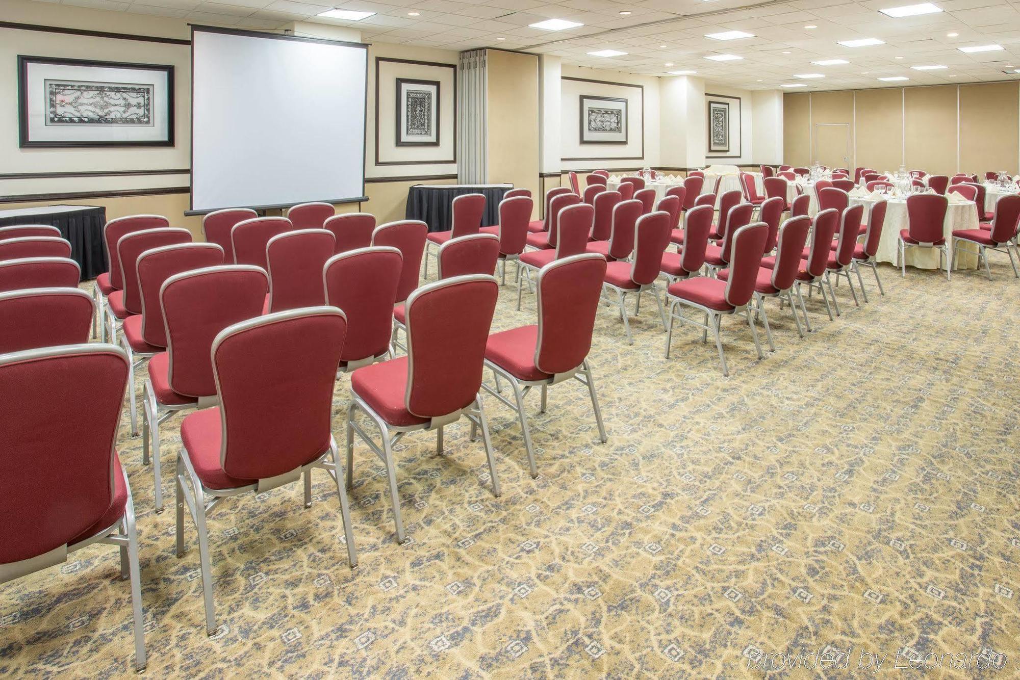 Crowne Plaza Suites Houston - Near Sugar Land Екстер'єр фото