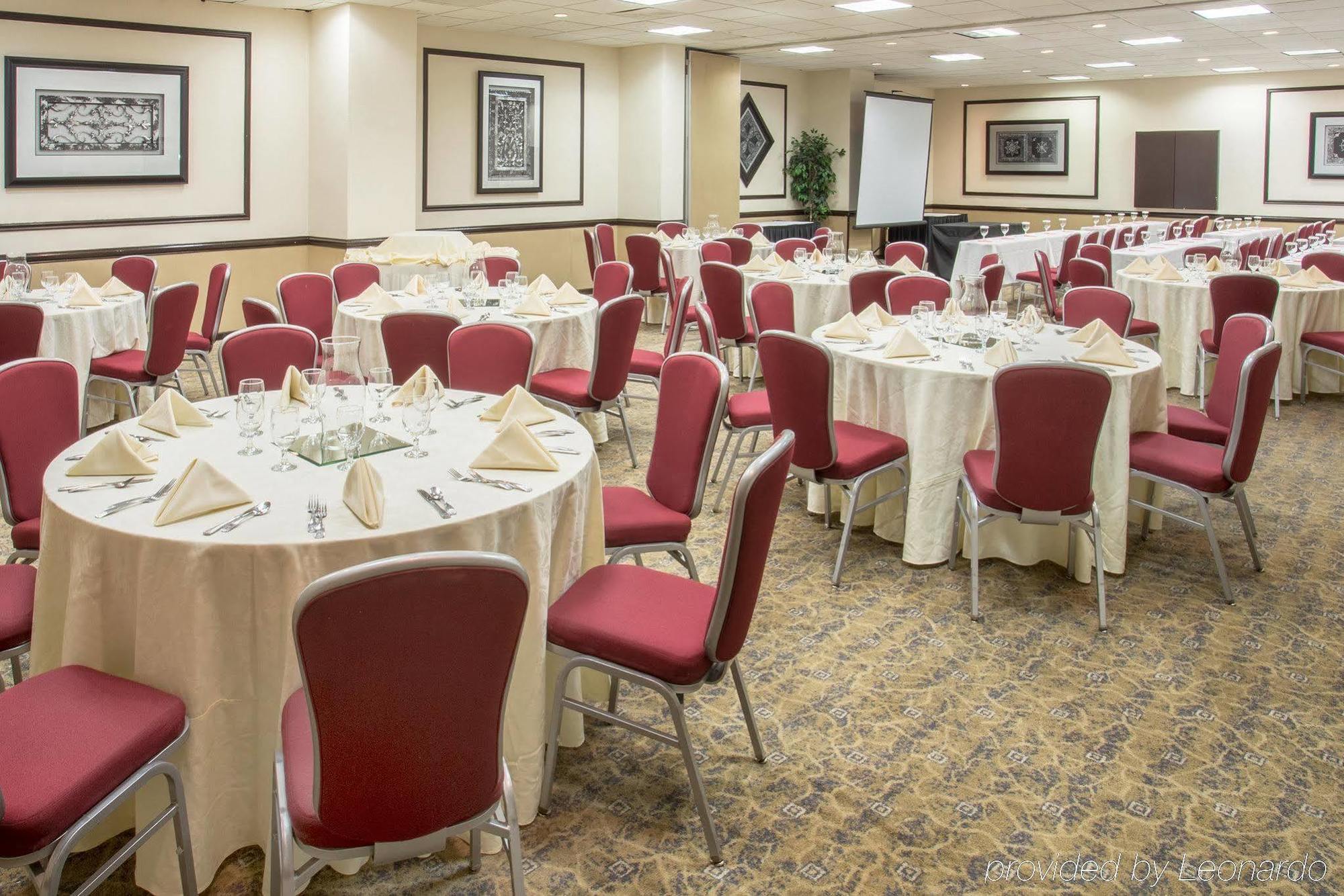 Crowne Plaza Suites Houston - Near Sugar Land Екстер'єр фото