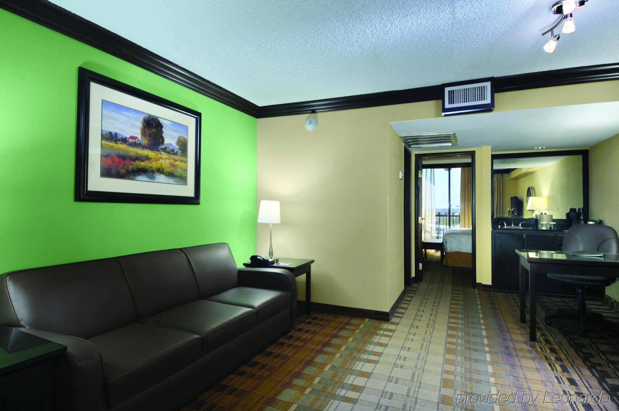 Crowne Plaza Suites Houston - Near Sugar Land Екстер'єр фото