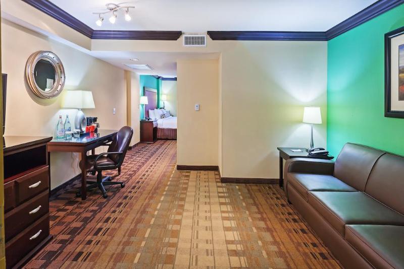 Crowne Plaza Suites Houston - Near Sugar Land Екстер'єр фото