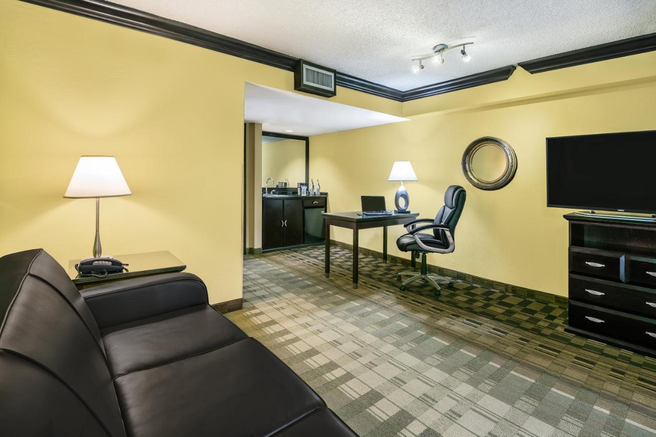 Crowne Plaza Suites Houston - Near Sugar Land Екстер'єр фото