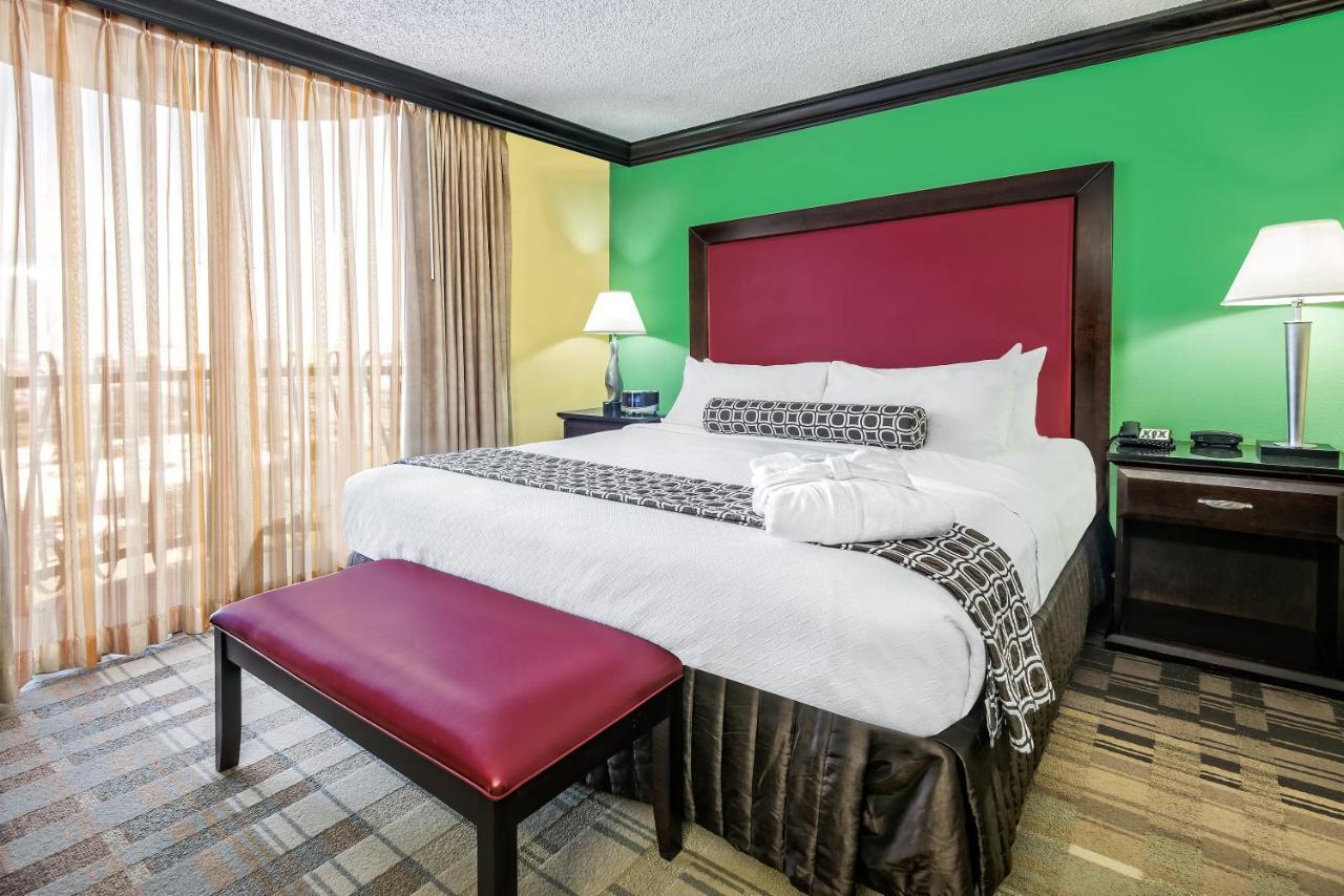 Crowne Plaza Suites Houston - Near Sugar Land Екстер'єр фото