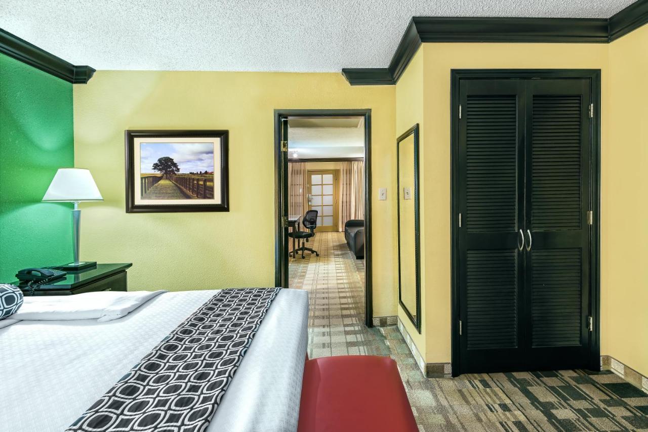 Crowne Plaza Suites Houston - Near Sugar Land Екстер'єр фото