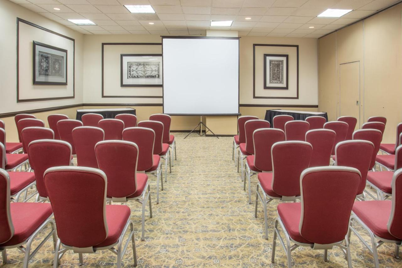 Crowne Plaza Suites Houston - Near Sugar Land Екстер'єр фото