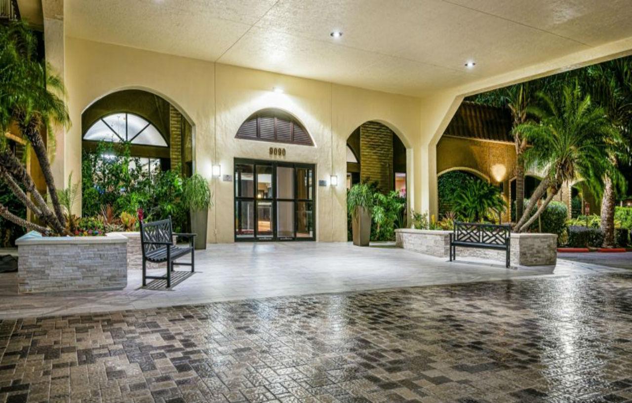 Crowne Plaza Suites Houston - Near Sugar Land Екстер'єр фото